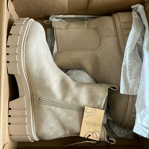 Madden NYC Chunky Ankle Boots (Grayish Pink)